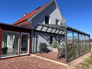 a house with a large glass extension with a patio at Ferienhaus Isaro in Ludwigsburg