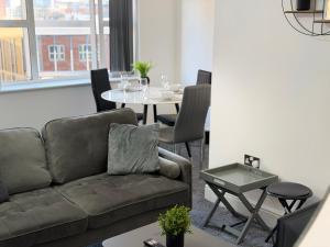 a living room with a couch and a table at One bedroom Flat in Birmingham City Centre with free underground parking in Birmingham