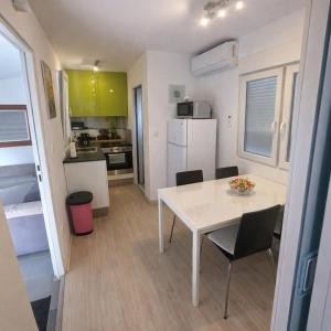 a small kitchen and dining room with a table and chairs at Mobile House Sweet Dreams - Terme Čatež in Brežice