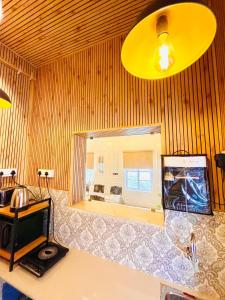 a kitchen with a large mirror in a room at Ballygunge 2BHK 2000sqft flat main road in Kolkata
