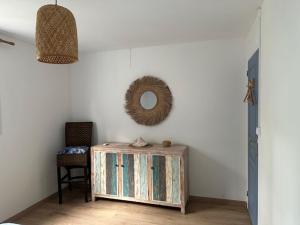 a room with a mirror and a table and a chair at Villa Coco Caraïbes in Deshaies