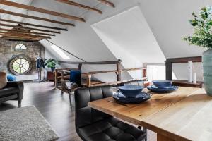 a dining room with a wooden table and chairs at Bed and Breakfast Lovenem - ruime studio met zwembad en sauna op de Veluwe in Leuvenheim