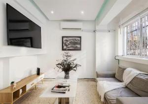 a living room with a couch and a table at Colonial Zone 2BR Apartment Prime Location in Santo Domingo