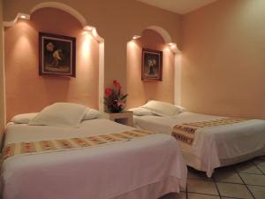Ліжко або ліжка в номері Hotel Real Catedral