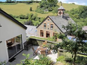 an external view of a house with a clock tower at Tuckenhay, Millers Thumb - Hhv in Ashsprington