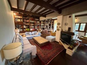 a living room with a couch and a tv at Il Giardino di Dede in Ferrara