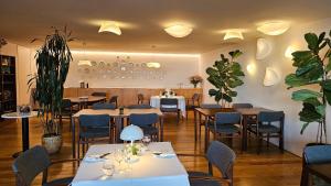 a restaurant with tables and chairs and plants at Casas Da Lapa, Nature & Spa Hotel in Seia