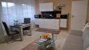 a living room with a table and a kitchen at Apartment Curly in Scheyern +14 photos