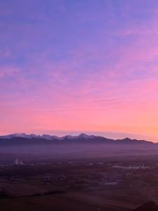 a view of the sunset from the top of a mountain at Hostel Cora in Haţeg +11 photos
