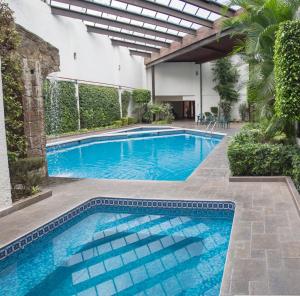 Radisson Hotel & Convention Center Toluca में या उसके करीब स्विमिंग पूल