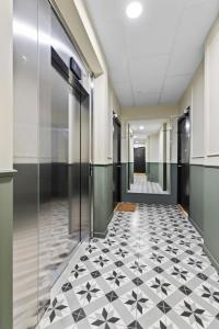 a hallway with a black and white tile floor at Prime Central Oslo - Frogner, All-Inclusive Apartment in Oslo