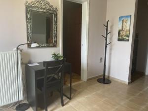 a room with a black desk and a mirror at Dream Village Mani in Karvelás