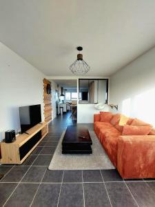 a living room with a couch and a flat screen tv at Appartement à Limoges, proche CHU in Limoges