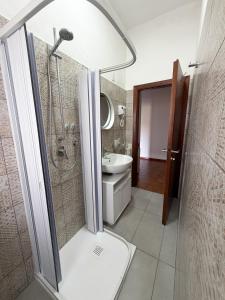 a bathroom with a shower and a sink at Da Vinci Rooms in Vinci