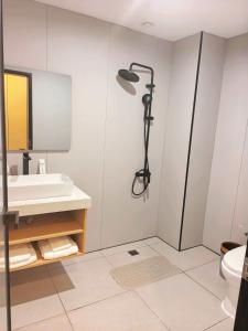 a bathroom with a shower and a sink at Hotel Kyson 凯森酒店 in Cocody +23 photos