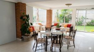 a living room with a table and chairs and a couch at Eco-Loft Ixtapan de la Sal in Ixtapan de la Sal