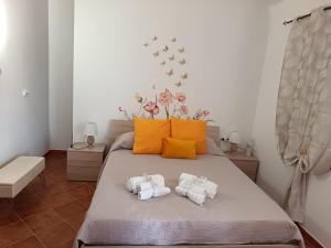 a bedroom with a bed with two towels on it at Raggio di Sole in Campofelice di Roccella