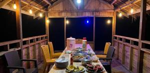 a table with food on it in a room at Nadi awin kamam in Fambemuk