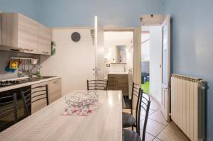 a kitchen and dining room with a table and chairs at Relax House in Squinzano