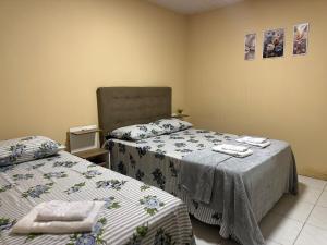 a bedroom with two beds with towels on them at Casa Mobiliada AR02 com 3 camas e 2 quartos in Juazeiro do Norte