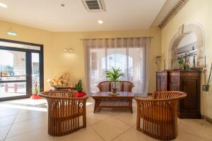 a living room with a table and chairs at Hotel al ritrovo in Castelluzzo