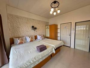 a bedroom with a large bed in a room at the stay bangsaen in Ban Rong Khoei