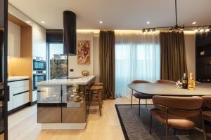 a kitchen and dining room with a table and chairs at Sael Privè in Golem