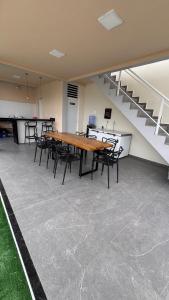 a large room with a wooden table and chairs at Chácara Santa Fé in Iguatu