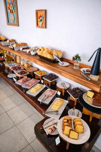 a buffet line with many different types of food at Pousada Acqua Azul in Bertioga