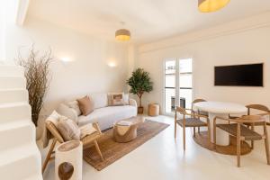 a living room with a couch and a table at Ático 360º con Piscina in Málaga