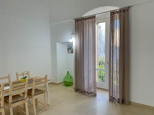 a dining room with a table and a window at L'Armonia - "La Terrazza" in Noci