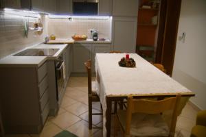 a small kitchen with a table and a sink at Casa Broglia in Castel Santa Maria
