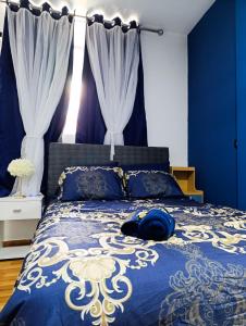 a blue bedroom with a blue and white bed at Unique garden deluxe apartment in Trujillo
