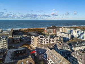 an aerial view of a city and the ocean at See Lün 4 Sterne TOP-Fewo in Westerland Sylt strandnah zentral mit Balkon Sauna in Westerland +32 photos