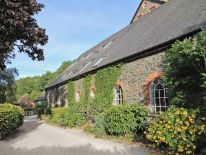 a stone building with ivy on the side of it at Tuckenhay, Vat House Cottage- Fjf in Ashsprington +43 photos