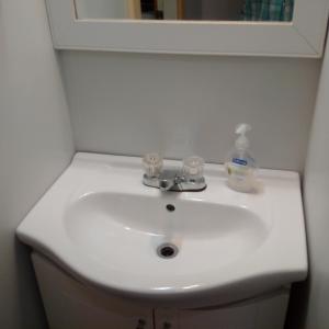 a white sink in a bathroom with a mirror at Jasper Way Inn Resort & Campground in Clearwater