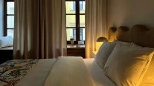 a bedroom with a large bed with a window at Villa MERLINI w sercu Starego Miasta, Grodzka 19 Lublin in Lublin