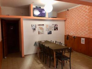 a dining room with a table and chairs at Hostel Base La Rioja in La Rioja
