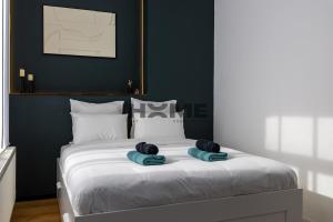 a bedroom with a bed with two towels on it at Vanderburch 70's in Cambrai +23 photos