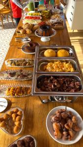 a long table filled with different types of food at Pousada Iraquara in João Pessoa +12 photos