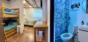 a small room with a bunk bed and a bathroom at Casa campestre Hotel Cerro Fuerte in Sopo