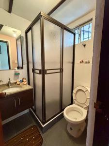 a bathroom with a shower and a toilet and a sink at Casa campestre Hotel Cerro Fuerte in Sopo