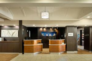 a lobby with a dental office with a counter at Courtyard Newark Granville in Newark +11 photos