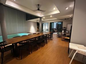 a large dining room with a long table and chairs at บลูด้าพูลวิลล่าซี Bludapoolvilla C in Ban Khlong Toei (1) +27 photos