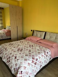 a bedroom with a large bed with pink sheets at Sabry house in Novi Ligure