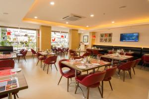 Restoran või mõni muu söögikoht majutusasutuses Red Fox Hotel, Trichy