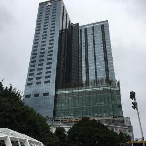 un edificio alto con muchas ventanas en 诺盟国际公寓北京路捷登都会店, en Guangzhou