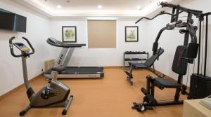 Fitness centrum a/nebo fitness zařízení v ubytování Red Fox by Lemon Tree Hotels, Tiruchirappalli Trichy
