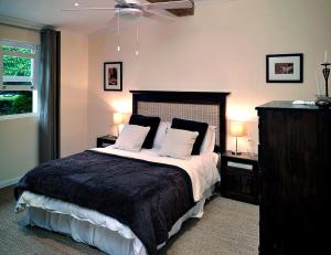 Ένα ή περισσότερα κρεβάτια σε δωμάτιο στο umSisi Cottage