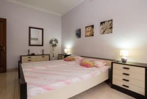 Ein Bett oder Betten in einem Zimmer der Unterkunft SeaFront Apartment Marsascala
